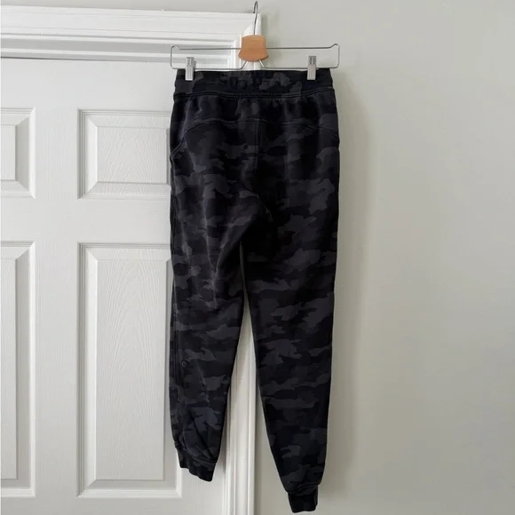 Lululemon Scuba High Rise Jogger Sweatpants Camo Leopard - Picture 3 of 5